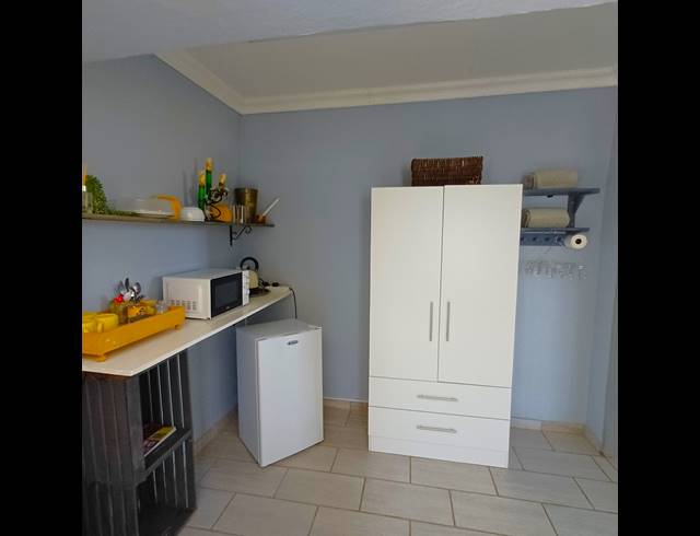 3 BEDROOM GUEST HOUSE FOR SALE IN PENDALE